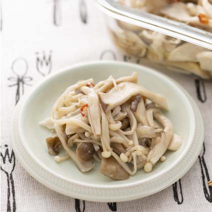 さっぱりヘルシー！毎日食べたい『きのこのマリネ』